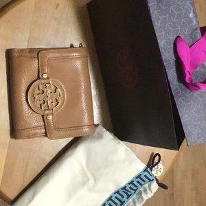 Tory Burch Amanda trifold leather Wallet